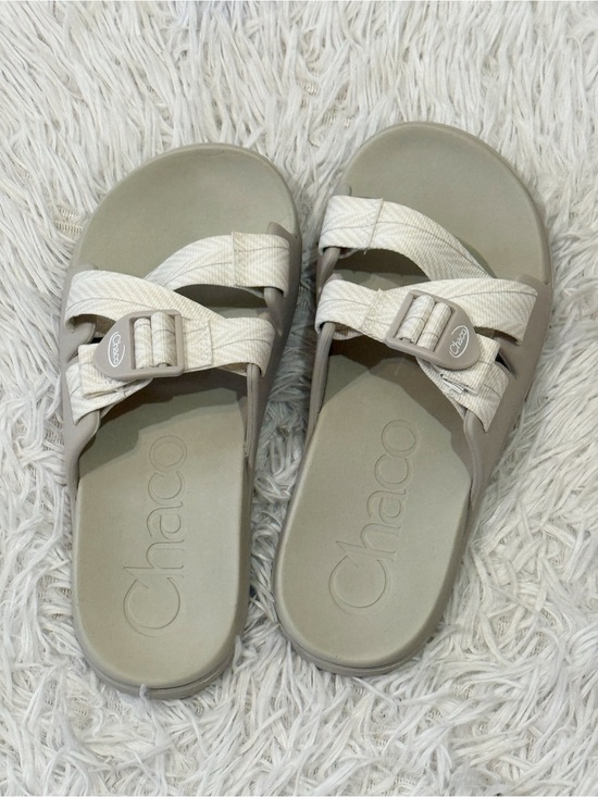 Chaco Shoes - Chaco Slide Sandals in Taupe and Cream Straps size 6